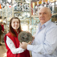 A man buys a clutch at autostore